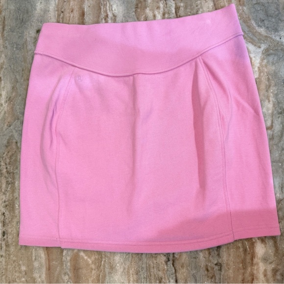 Women’s LULULEMON Athletica scuba high rise mini skirt- Size Large - Picture 5 of 10
